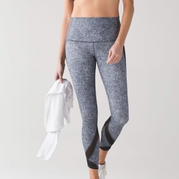 Lululemon Tranquil Tight Rio Mist White & Black 7/8 Length Legging - Size 6 EUC - Picture 1 of 9